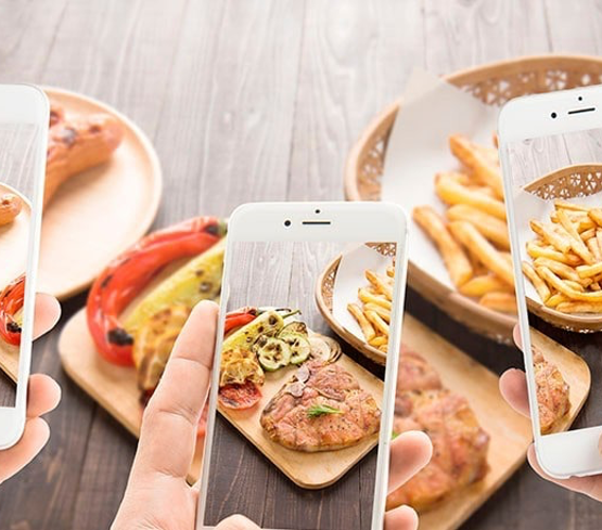 Móviles foto comida señalando las tendencias del marketing gastronómico