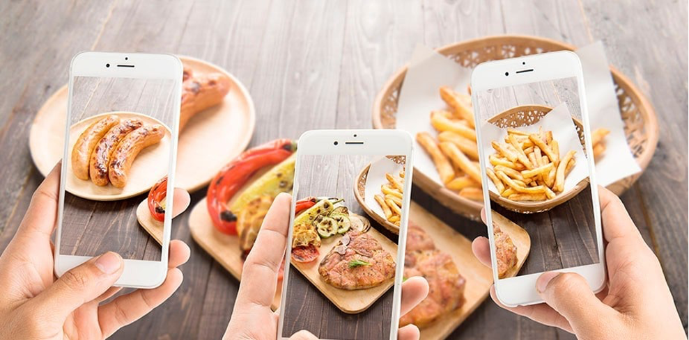 Móviles foto comida señalando las tendencias del marketing gastronómico